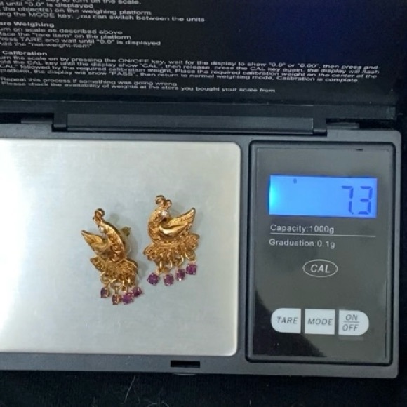 Vintage 90’s AVON Gold-tone Peacock Purple Crystal Fringe Earrings 7.3g - Picture 9 of 15